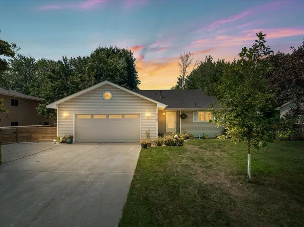 4725 Upland Ln N, Plymouth, MN 55446