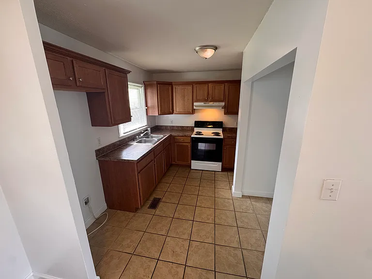 107 Lynnhaven Dr — Photo 5