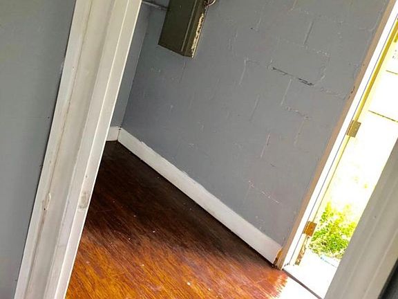 5th image of 825 Lincoln Ave
