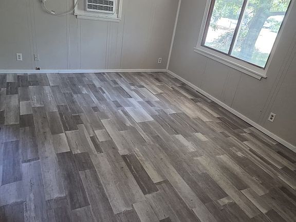2nd image of 812 W 9th St