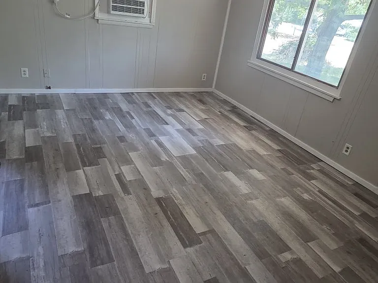 812 W 9th St — Photo 2