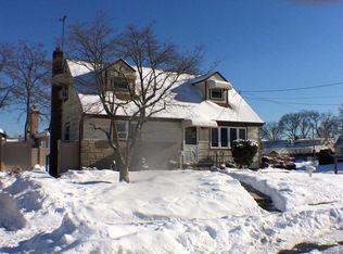 430 Morris Dr, Valley Stream, NY 11580