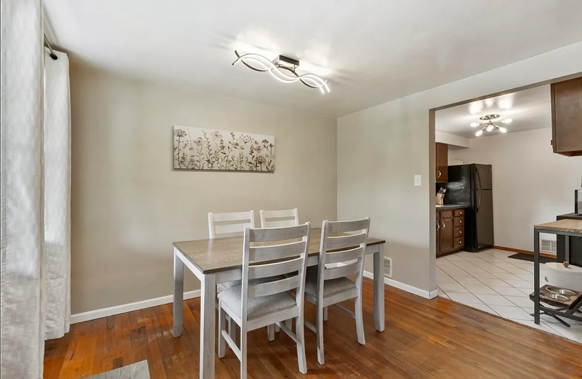 Building Photo - 136 Wallace Ave #1