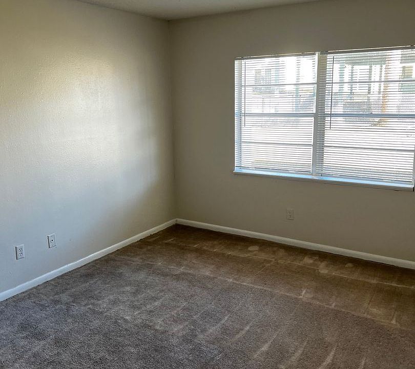 2nd image of 2325 W Pensacola St APT 127