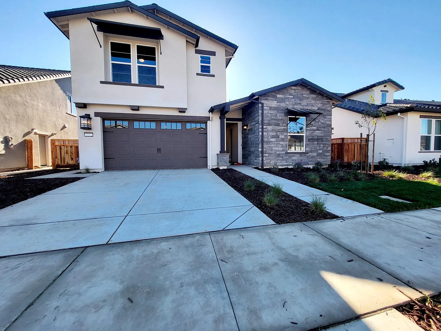 2194 Mozart Ave photo 1