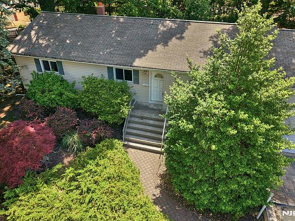 3rd image of 165 Glenn Ave