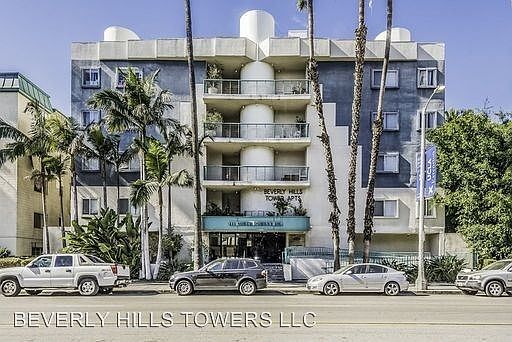 2nd image of 125 N Doheny Dr APT 204