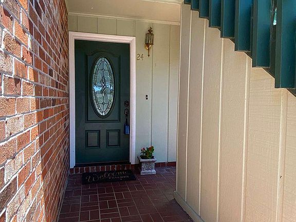 2nd image of 215 NW Fairway Hills Gln Unit 24