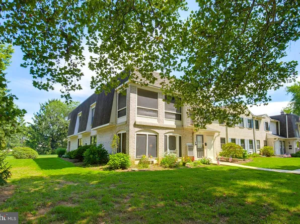 111 Valleybrook Dr, Lancaster, PA 17601