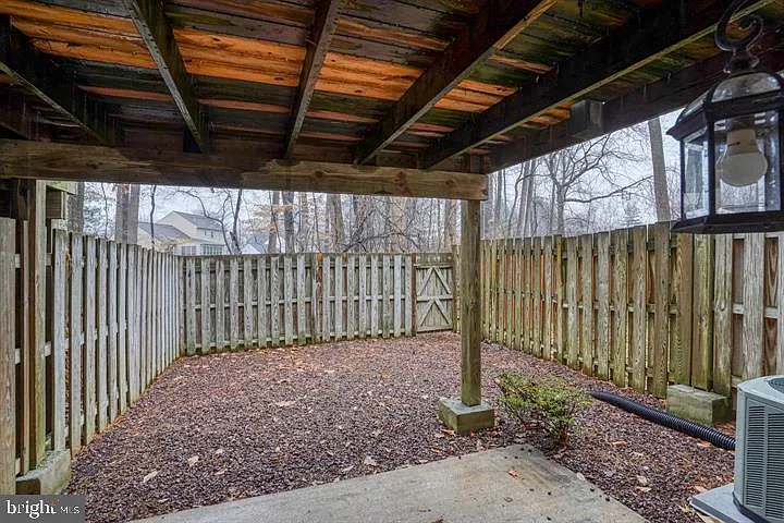 807 Stockbridge Dr — Photo 16