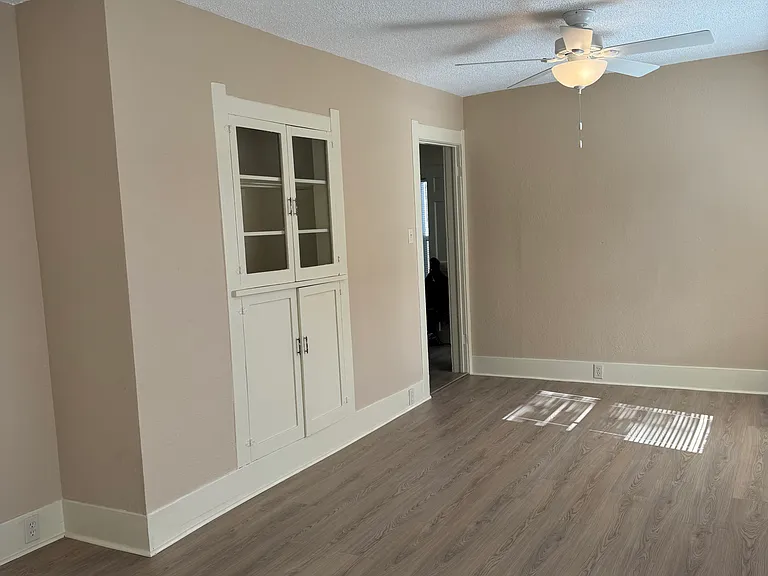 Living/dining area. Ceiling fan.