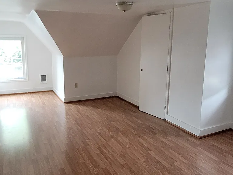 129 N Manhattan Ct #3 — Photo 2