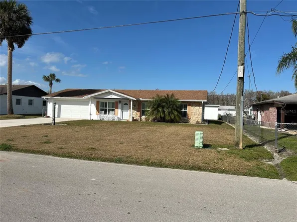 1618 Juno Trl, Astor, FL 32102