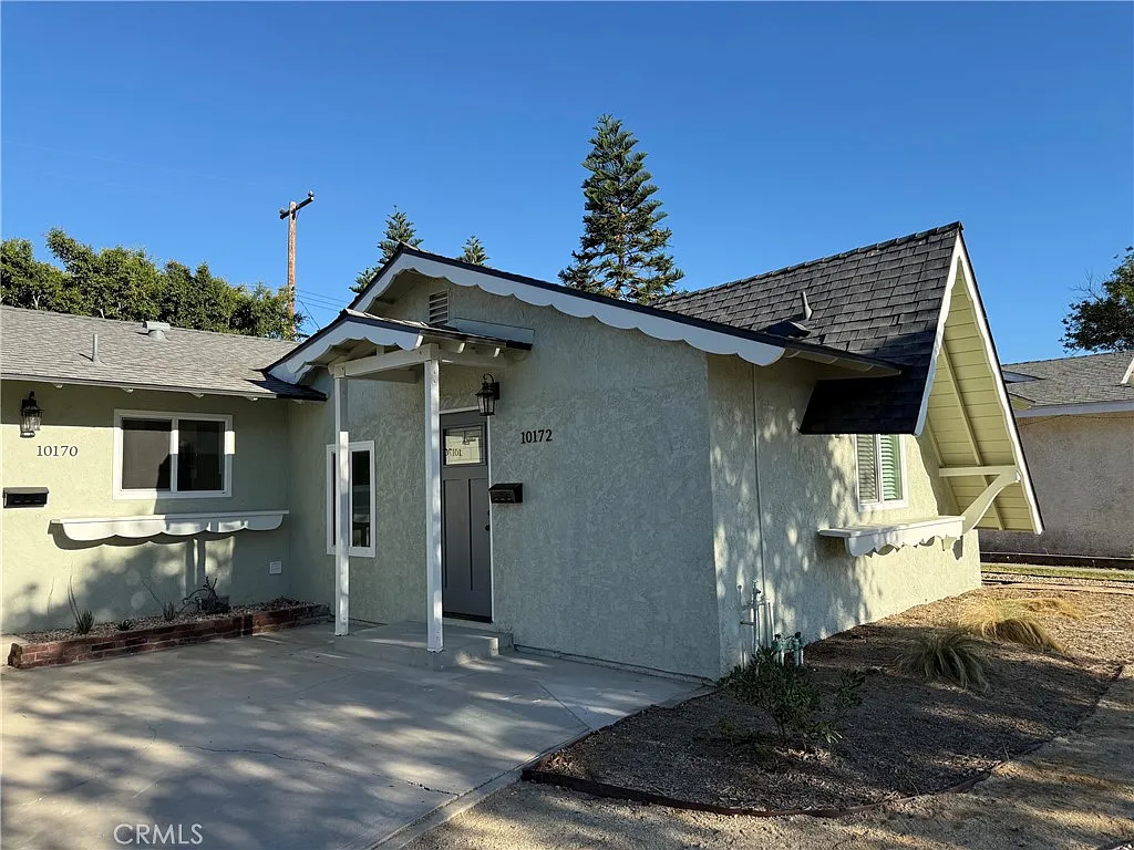 2 bed, 950 sqft, $3,200 — Photo 1