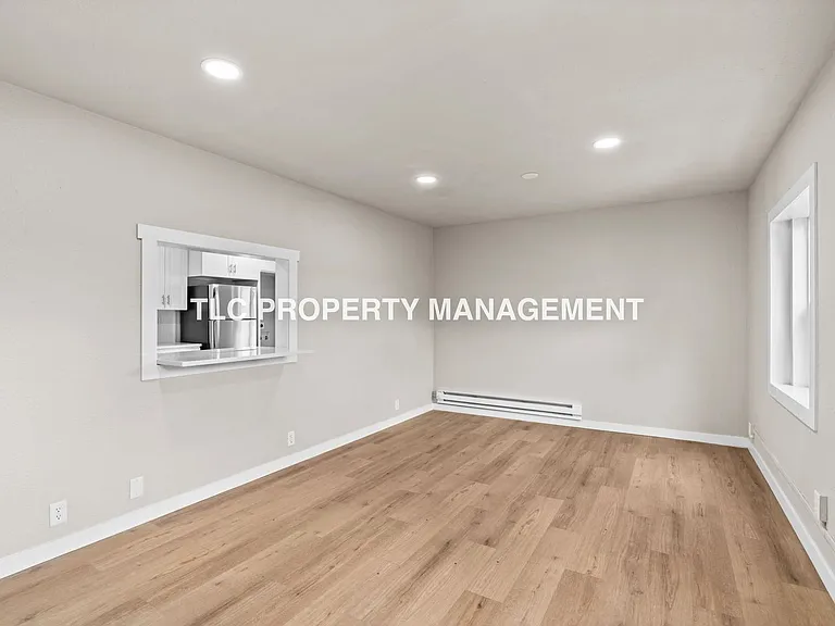 227 S 6th St — Photo 29
