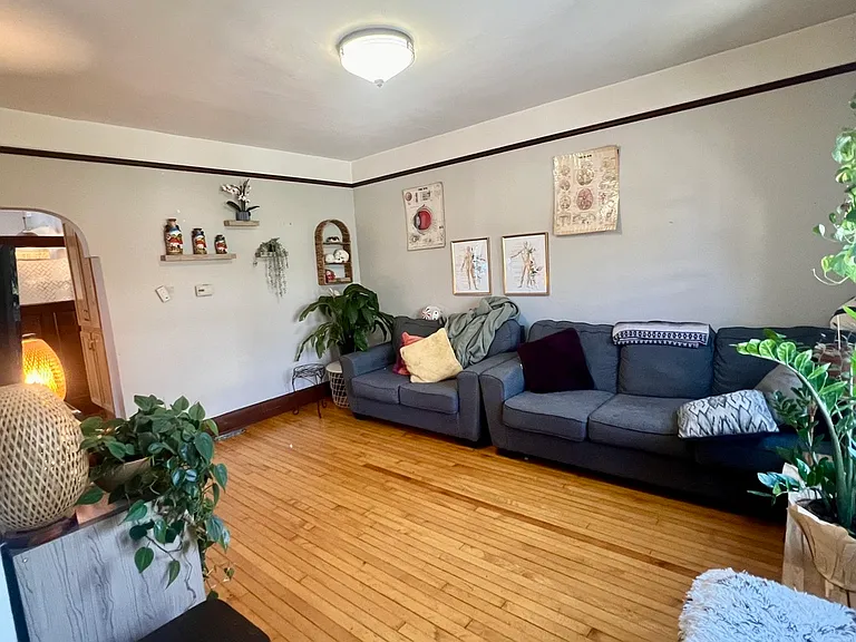 715 E Wright St — Photo 8