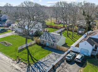 40 Rugby Dr, Shirley, NY 11967