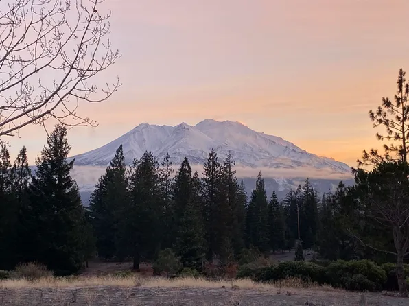 5921 Serrano Dr, Mount Shasta, CA 96067