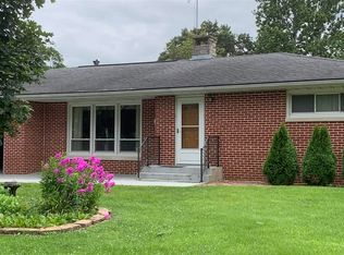 522 E Pearl St, Farmington, IL 61531