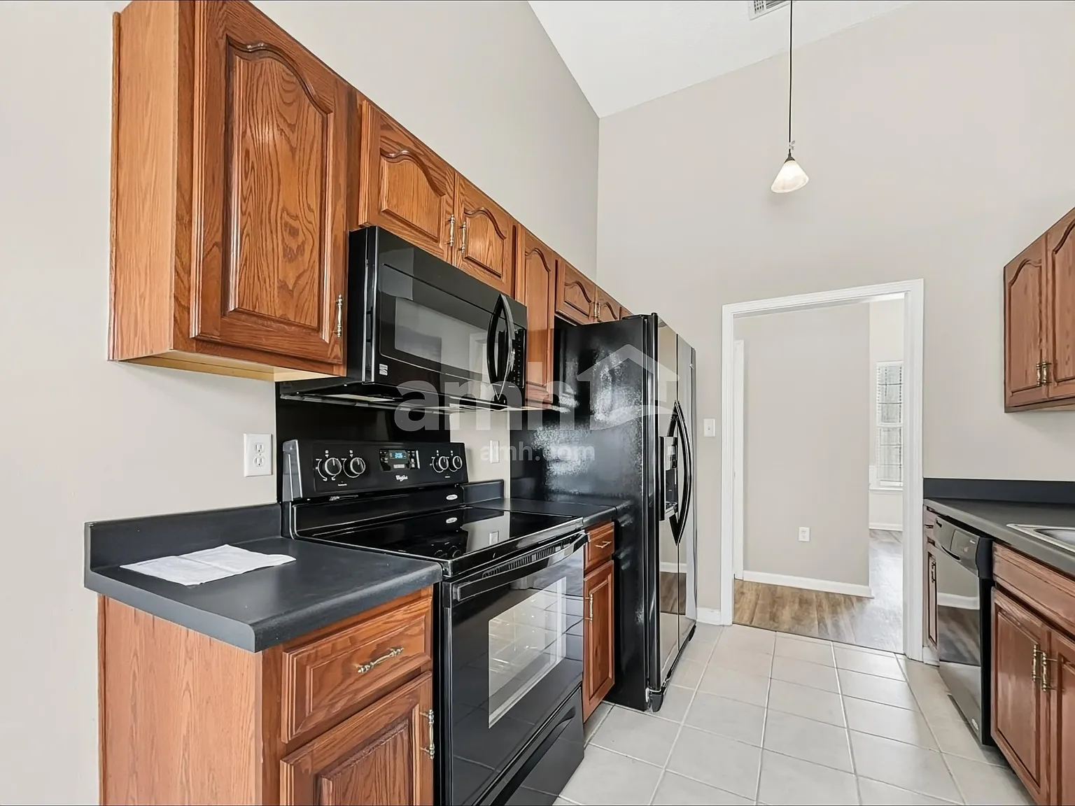 3 bed, 2.0 bath, 1487 sqft, $2,205 — Photo 4