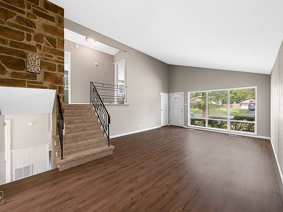 2nd image of 580 Saratoga Dr