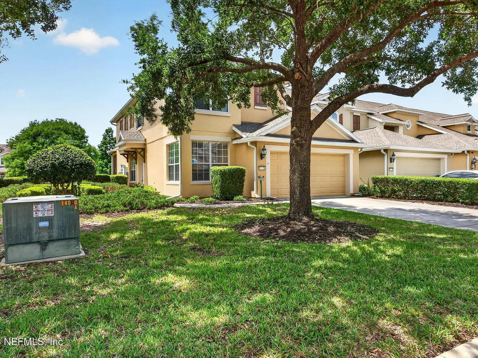3 bed, 2.5 bath, 2341 sqft, $2,600 — Photo 2