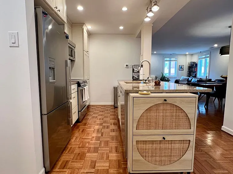 136 N Bread St #422 — Photo 16