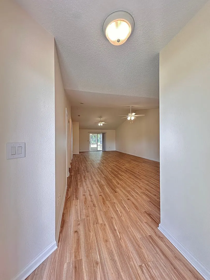 Bright and Open Duplex in Palm Harbor — Photo 3