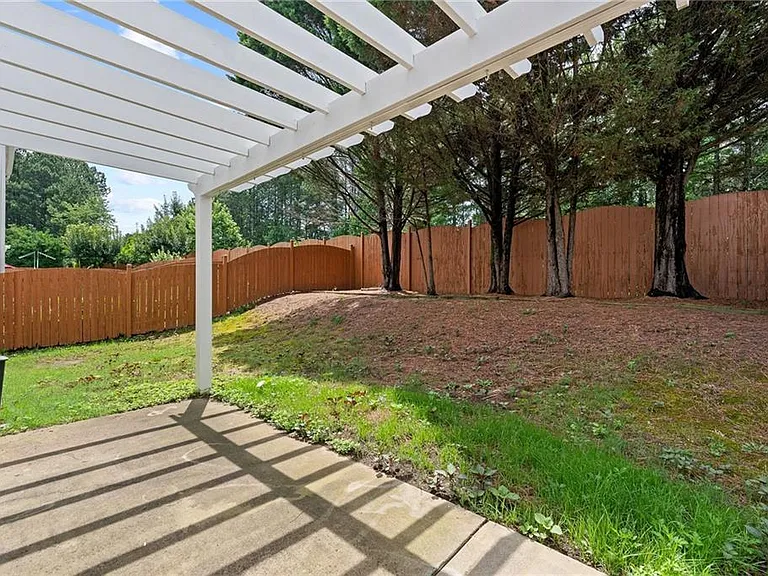 2704 Regent Walk Dr — Photo 37