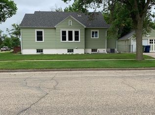 303 1st St SW, Watertown, SD 57201