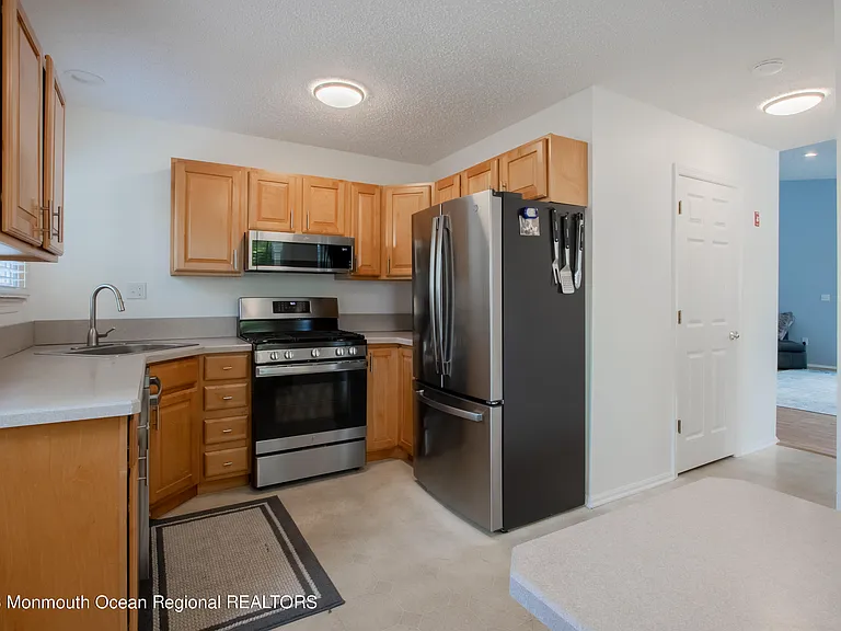49 Williamsburg Dr — Photo 13