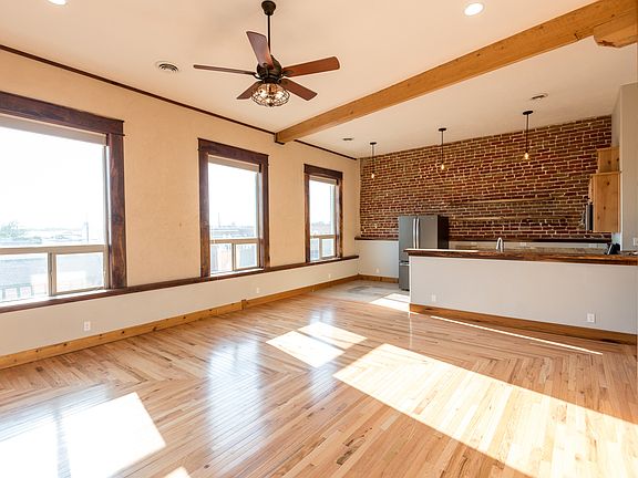5th image of 819 1st Ave S Unit D