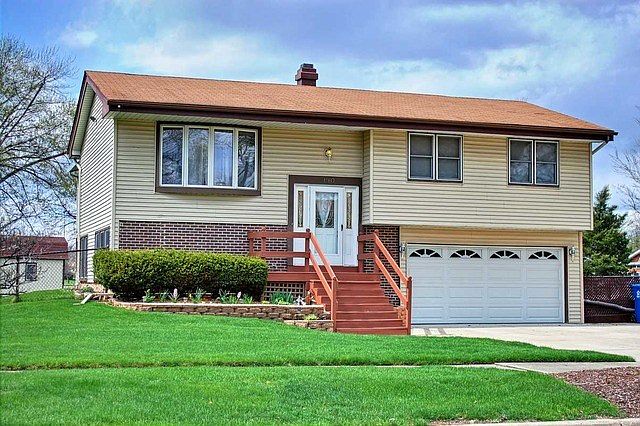 1st image of 190 Lakeview Ln