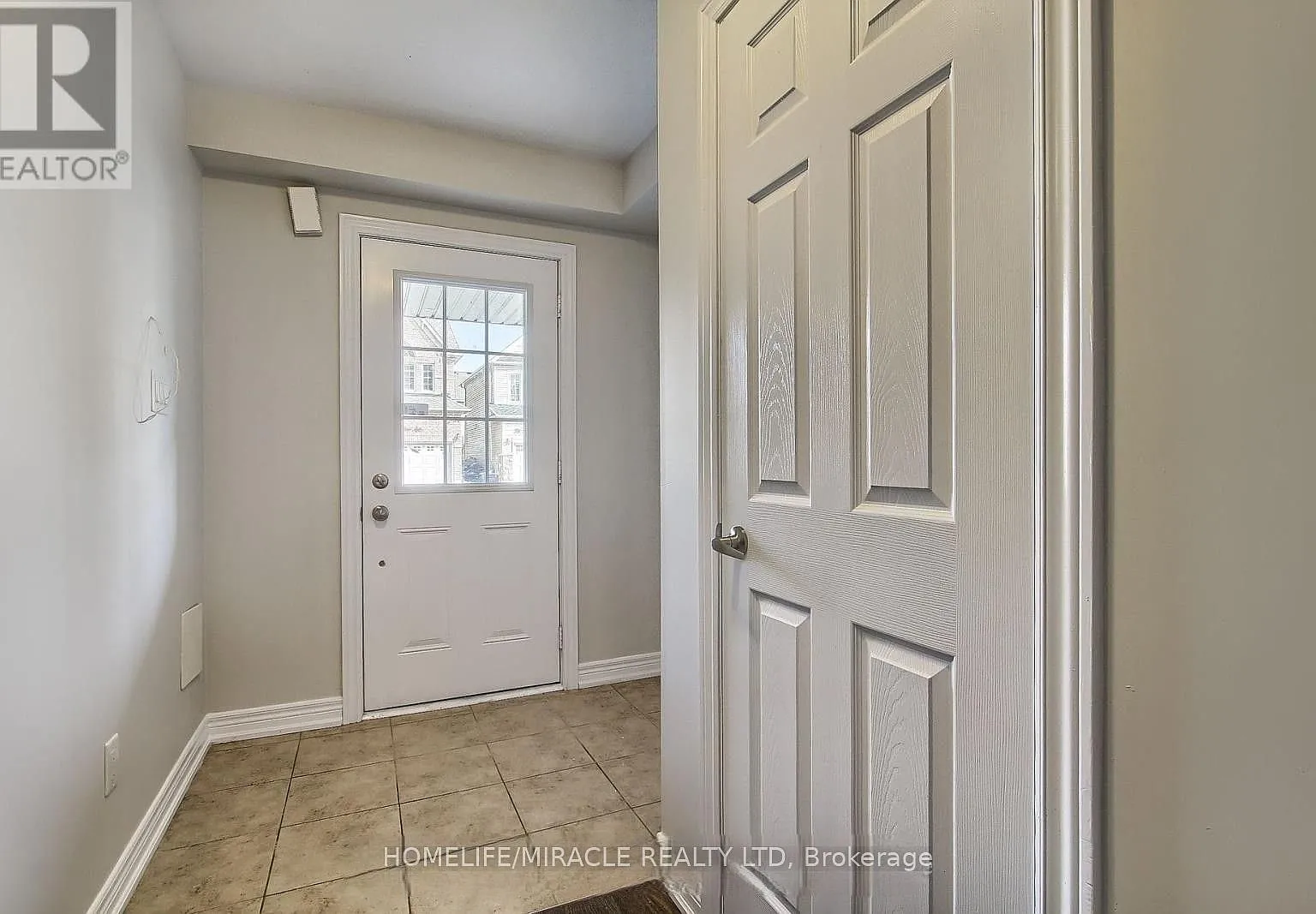 4 bed, $2,649 — Photo 2