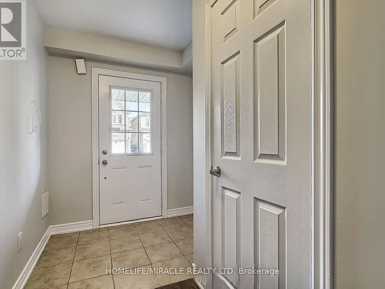 70 Knotty Pine Ave — Photo 2