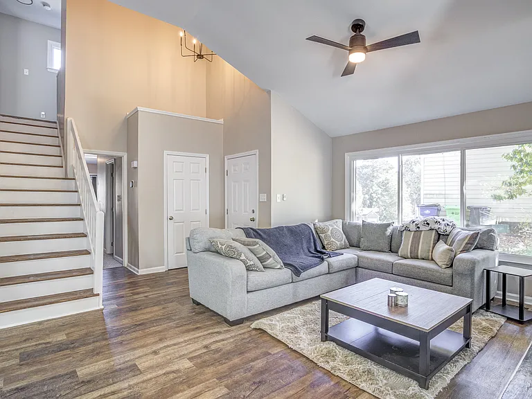 460 Dickens Dr — Photo 15