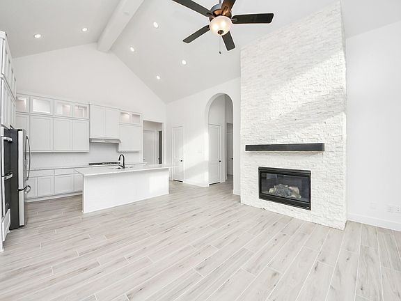 3rd image of 9519 Chateau Hl