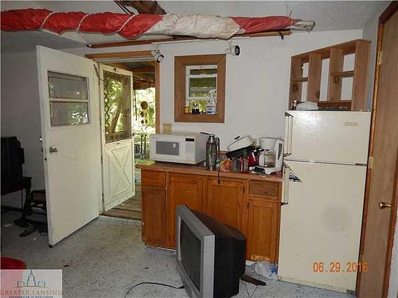 4th image of 8478 Riverview Dr