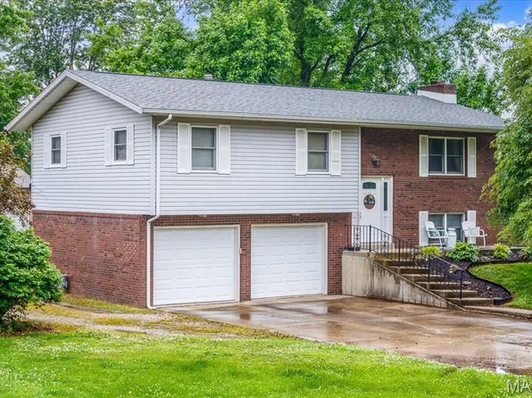 1170 Bond St, Carlyle, IL 62231