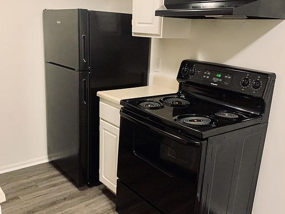 3rd image of 1545 Lancashire Ct APT B