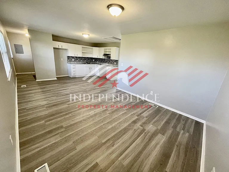 136 Rogers Dr — Photo 6