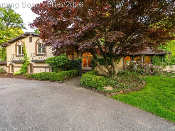 1865 Harvest Ln, Bloomfield Hills, MI 48302