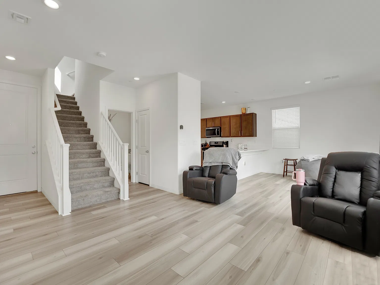 3 bed, 1423 sqft, $2,200 — Photo 4