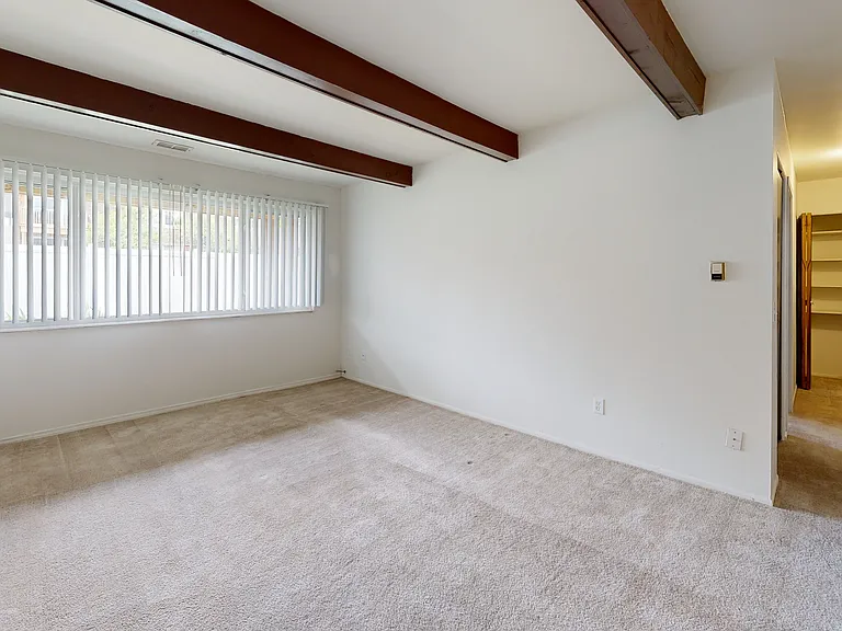 Whitehall Apartments — Photo 11