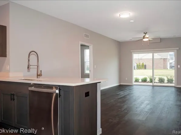 51352 Ashbury Ct, Chesterfield, MI 48047