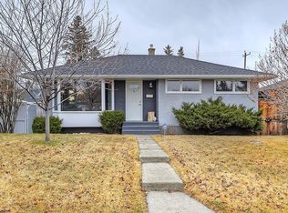 56 S Glenpatrick Dr SW, Calgary, AB T3E 4L6