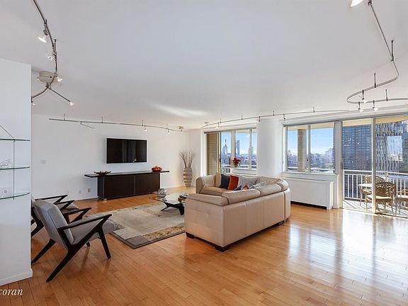 2nd image of 515 E 79th St APT 25A
