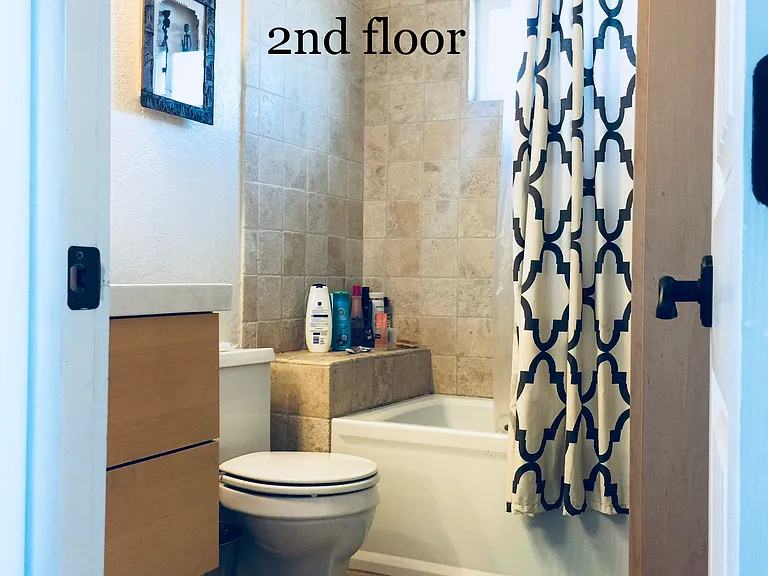 2016 Vanderbilt Ln #3 — Photo 8