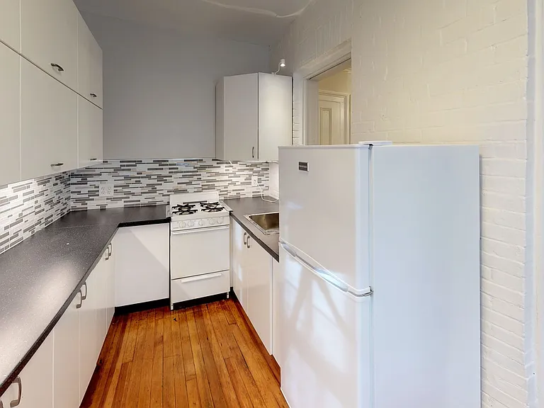 542 Chapel St #5 — Photo 5