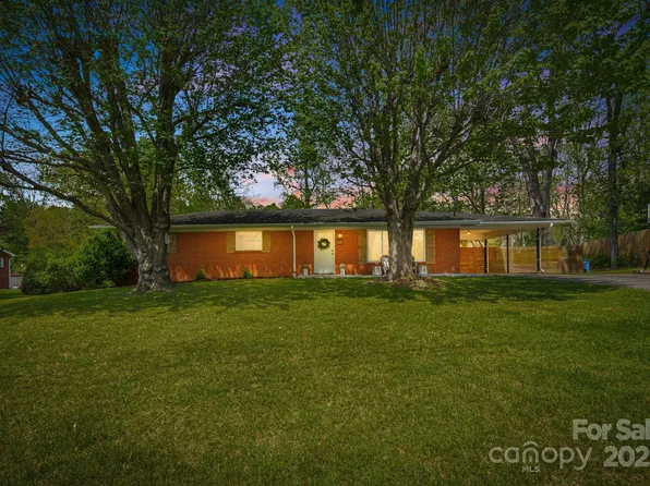 33 Haly Ho Dr, Candler, NC 28715